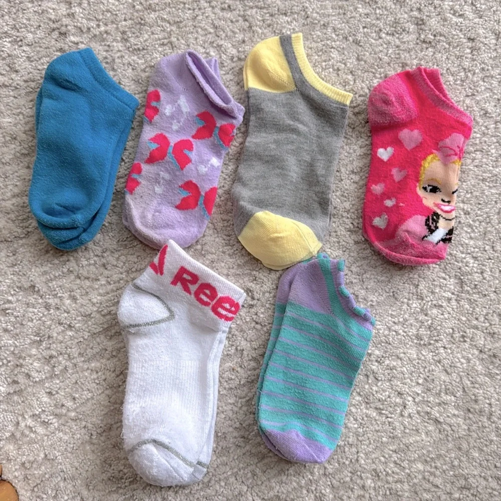 Gently Worn -Some NEW- 6 Pairs Girl's Reebok,Disney Socks -Size 8